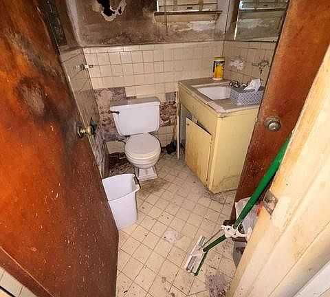 2nd image of 6726 Beryl St
