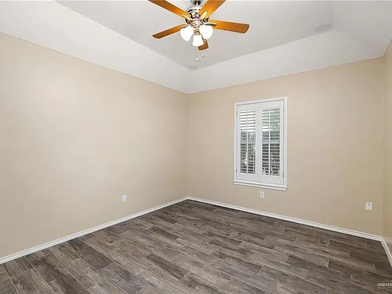 413 E Wisteria Ave — Photo 9