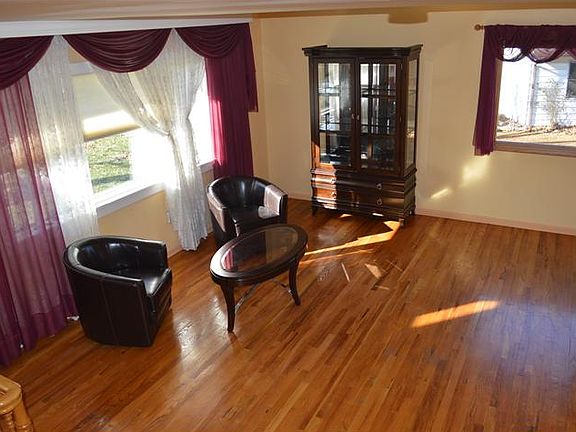 Living Room w/ Hardwood Floors