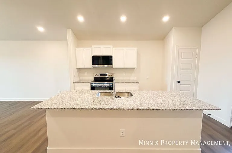 1202 Cottonwood Ave — Photo 5