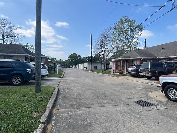 3rd image of 9511 Elmview Dr