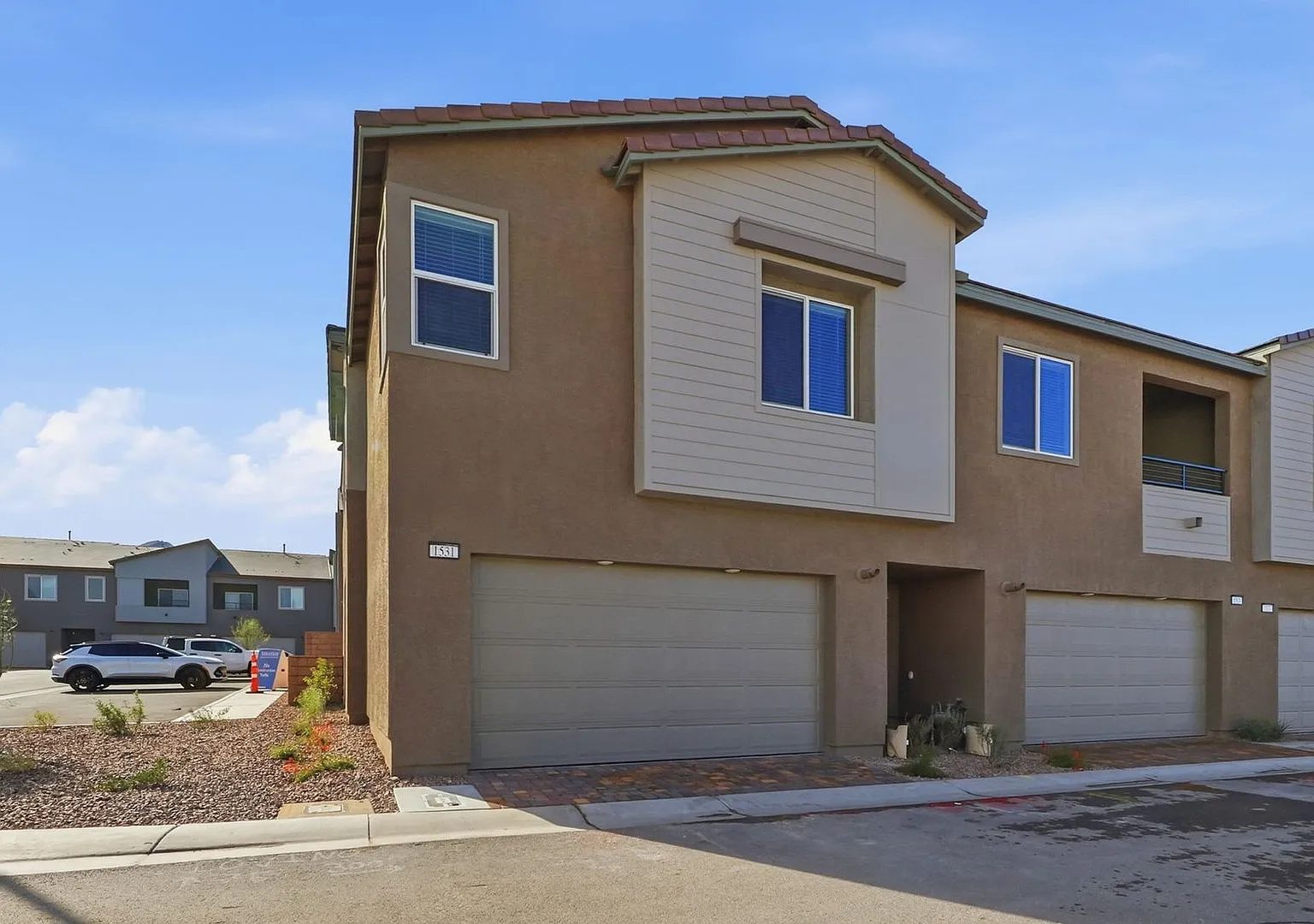 Like New Lennar Corner Unit 4 Bed / 3 Bath with Premium Upgrades! — Photo 3