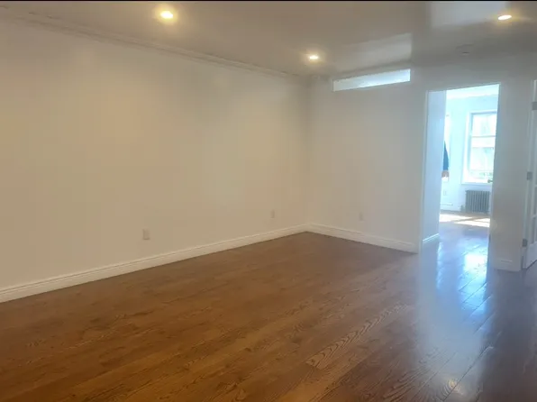 (undisclosed Address), Great Neck, NY 11021