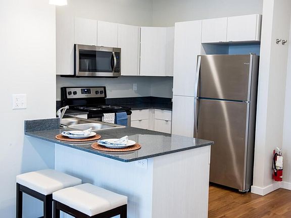 3rd image of 415 W 6 S APT 215