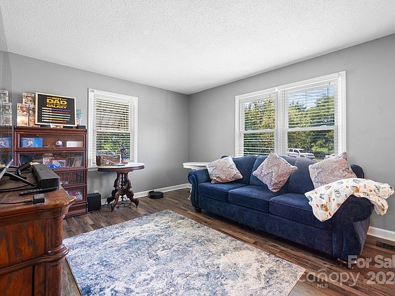 4th image of 1341 Village Cir