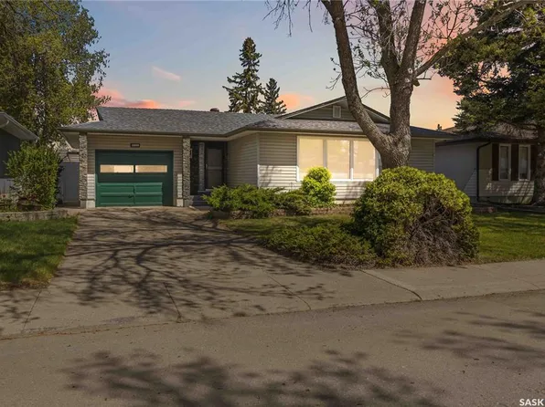 2809 Eastview, Saskatoon, SK S7J 3H7