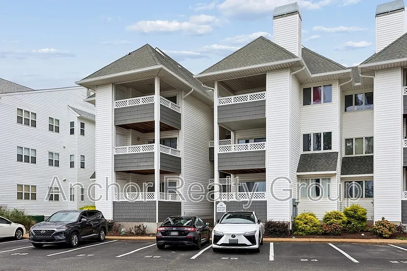 3 bed, 2.0 bath, 1250 sqft, $3,000 — Photo 2