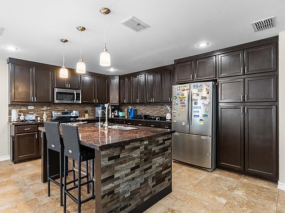 2nd image of 214 Bluff Oak Dr