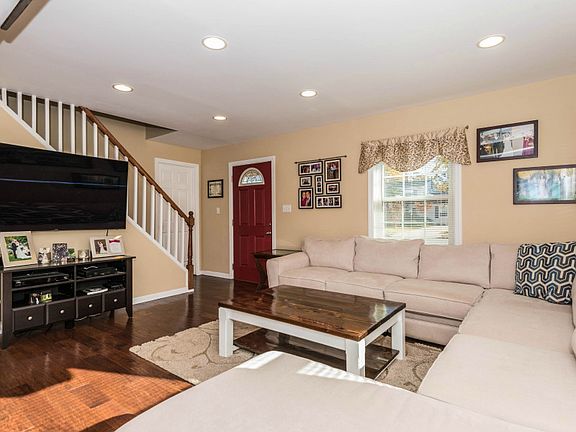 5th image of 50 Farm Ln