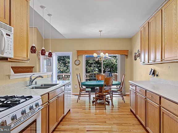5th image of 118 Syracuse Dr
