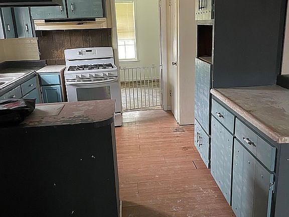 3rd image of 111 Jay St