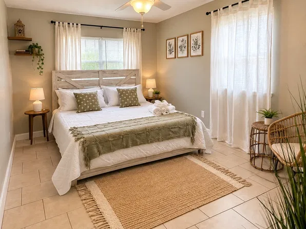 2405 N Ramona Cir, Tampa, FL 33612