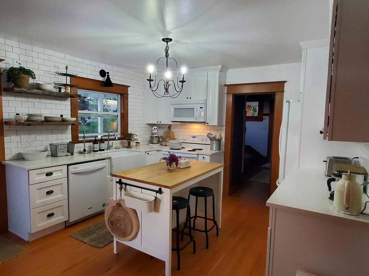3 bed, 1810 sqft, $3,295 — Photo 1