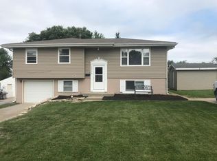 12320 Oak St, Omaha, NE 68144