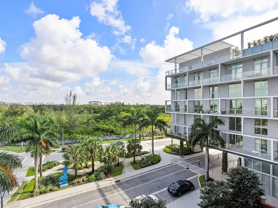 2000 Metropica Way #502