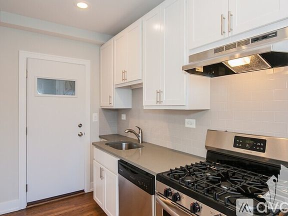 3rd image of 1940 W Wilson Ave #1948-2W