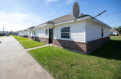 3 bed, 2.0 bath, 1100 sqft, $995 Photo 1