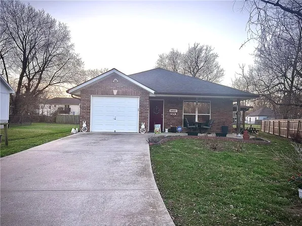 616A NW Capelle St, Grain Valley, MO 64029