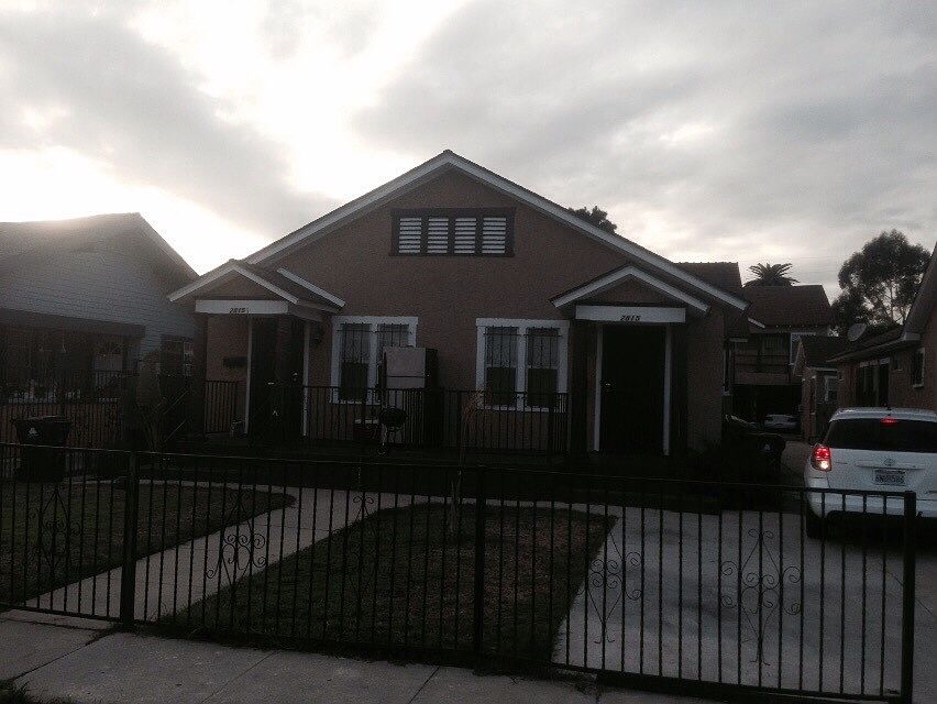 1st image of 2815 2nd Ave
