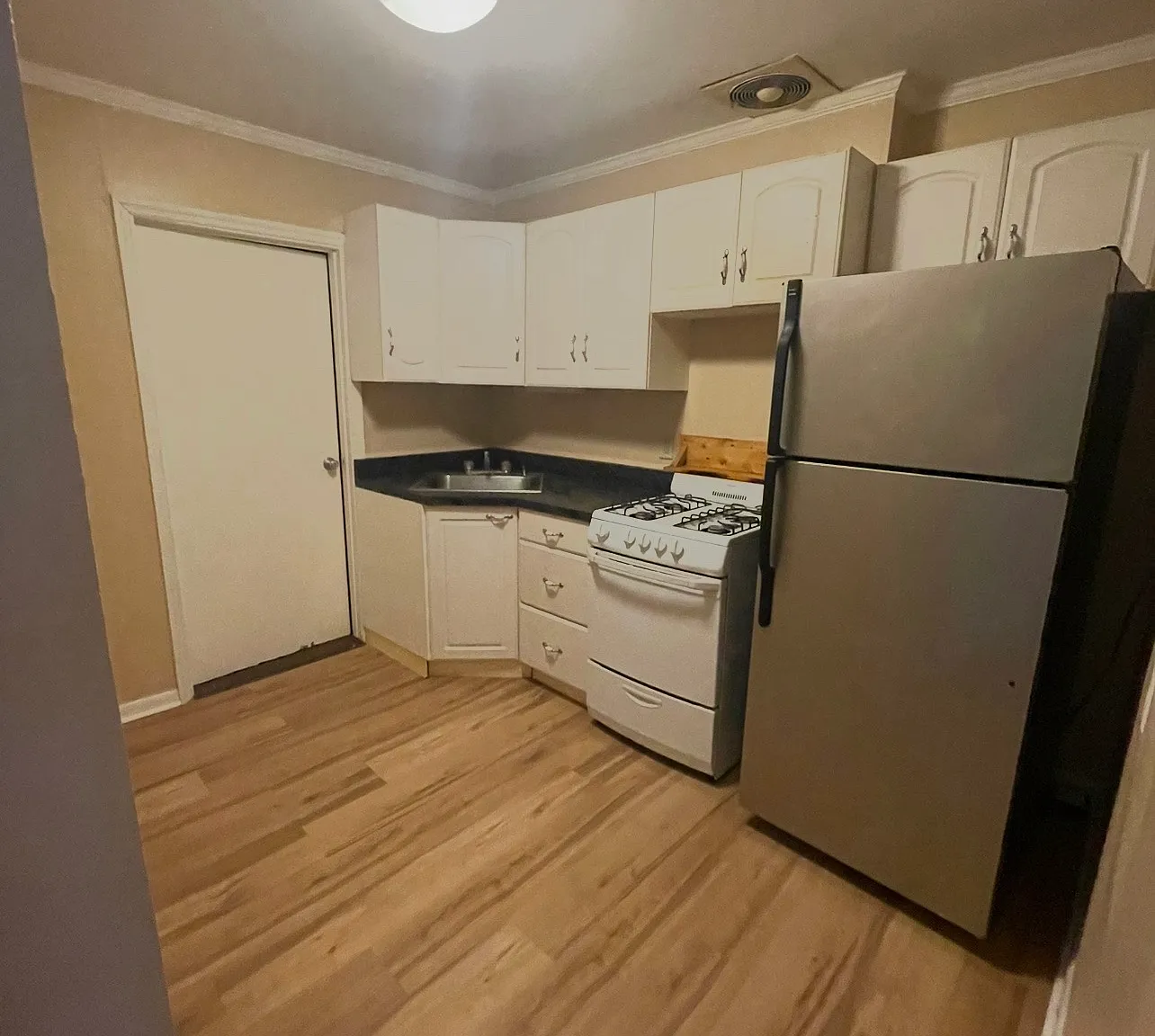 2 bed, 689 sqft, $1,450 — Photo 2