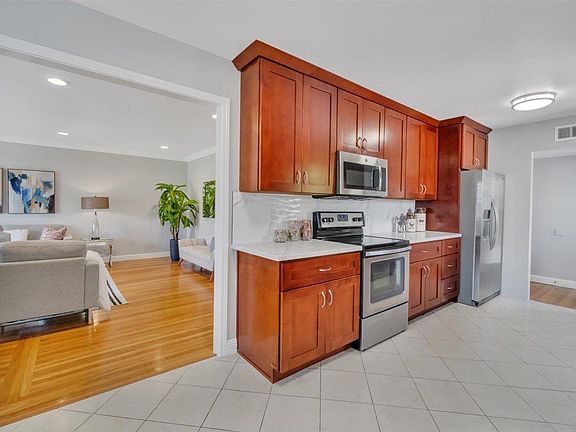 4th image of 810 S Mary Ave