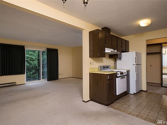5th image of 11535 Greenwood Ave N APT 203