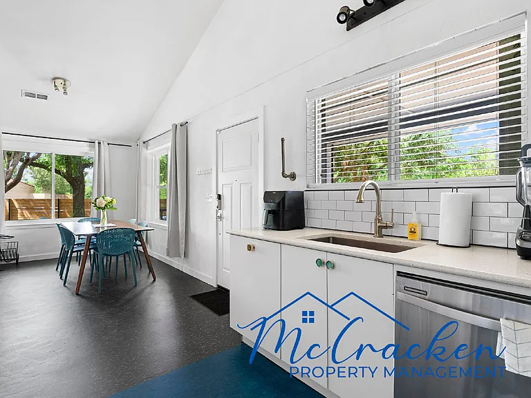 809 Nile St — Photo 10