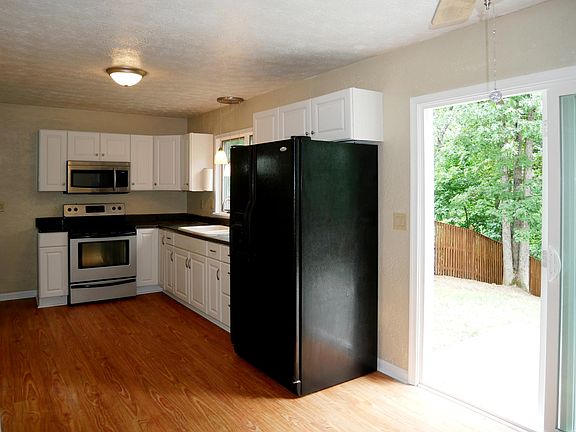 5th image of 148 Country Park Dr