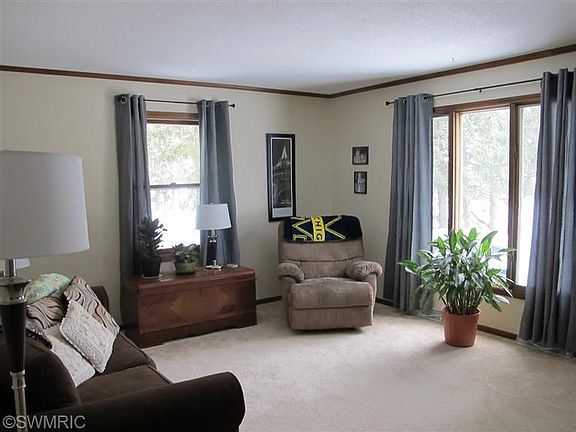 3rd image of 520 Newberg Ave NW