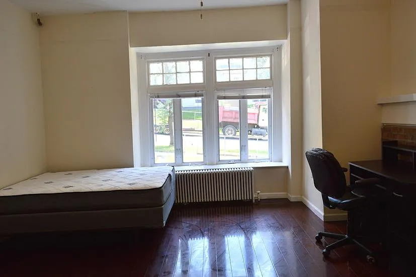 Studio, $1,300 — Photo 3