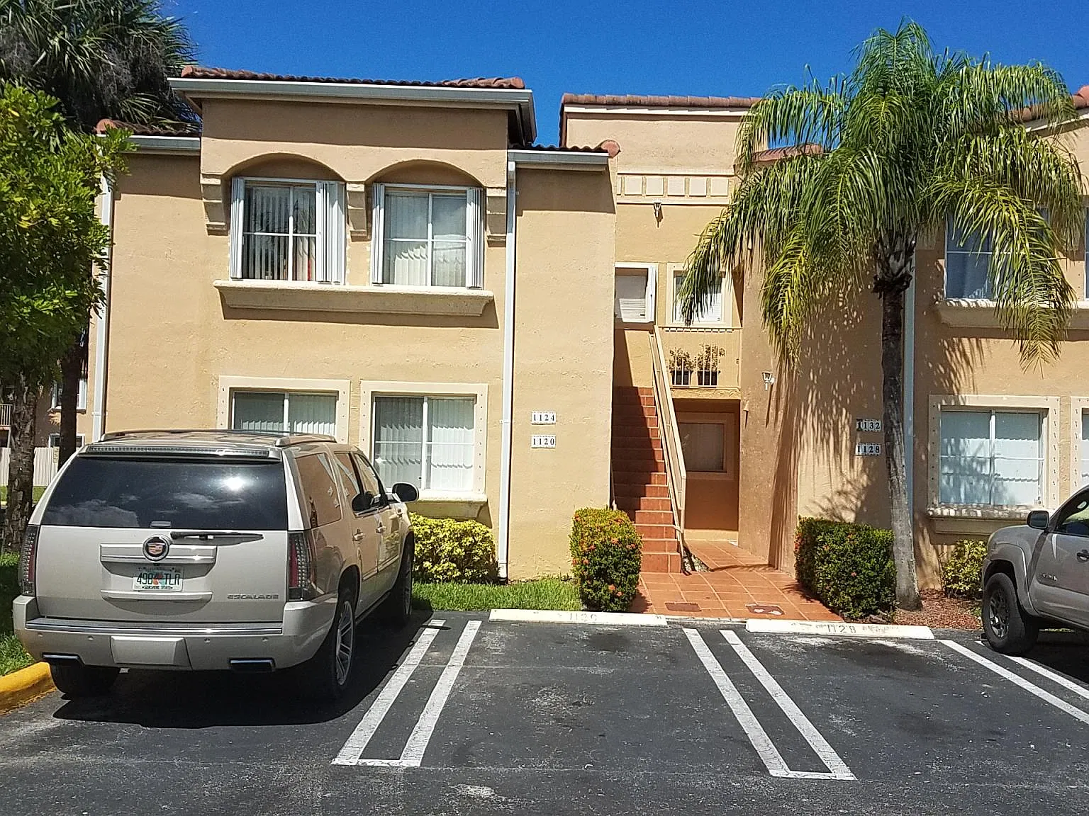 3 bed, 1090 sqft, $2,675 — Photo 2