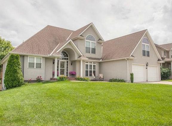 3rd image of 1201 NW Cottonwood Ct