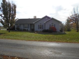 347 Hancock Dr, Flora, IL 62839