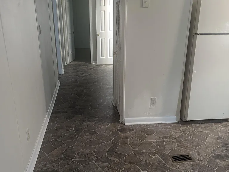 2304 Bell Ave — Photo 4