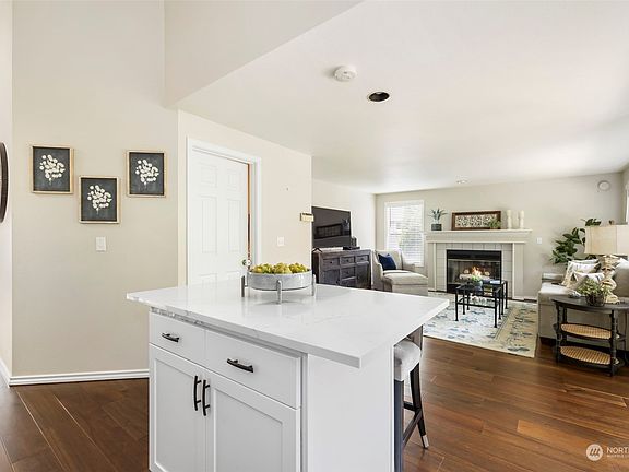 5th image of 1401 34th Street Ct NW