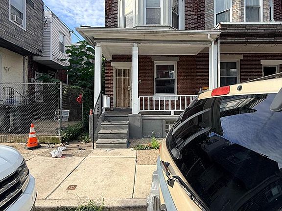 2nd image of 708 W Annsbury St