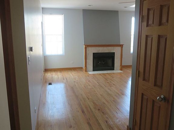 4th image of 2032-46 W Division St #403N