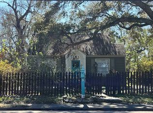 917 W Adoue St, Alvin, TX 77511