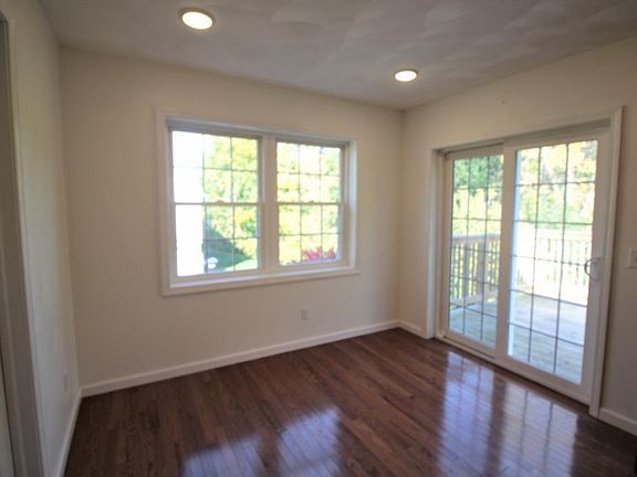 5th image of 23 Newman Ave