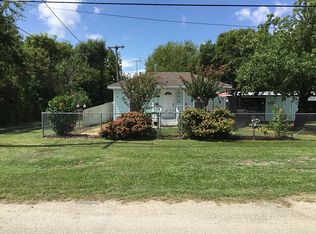 407 8th St, Palacios, TX 77465