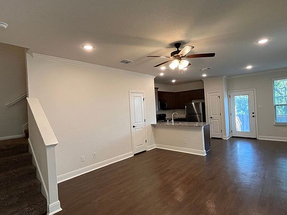 2nd image of 10319 Lynwood Crk #101
