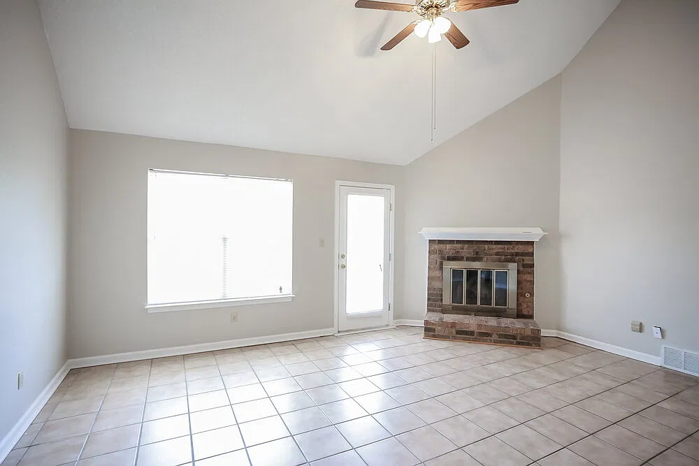 3 bed, 2.5 bath, 1636 sqft, $2,750 — Photo 2