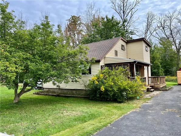 9565 Granger St, Angola, NY 14006