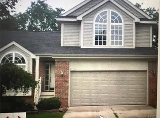334 Forestview Dr, Waterford, MI 48327