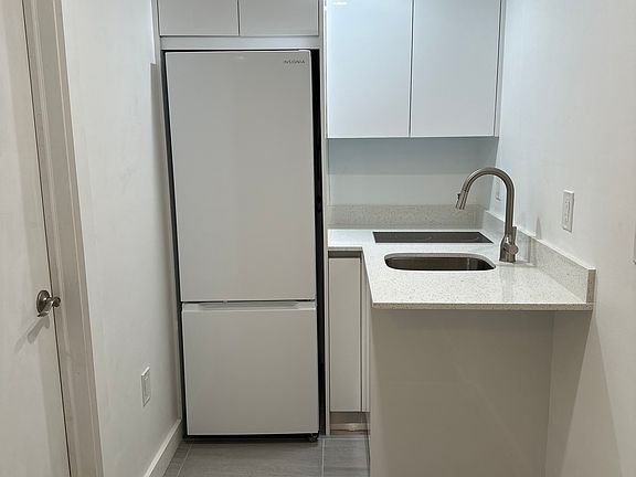 3rd image of 7855 SW 17th St