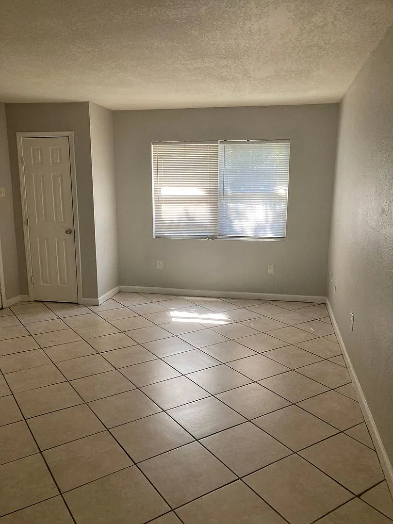807 Hardy Avenue — Photo 2