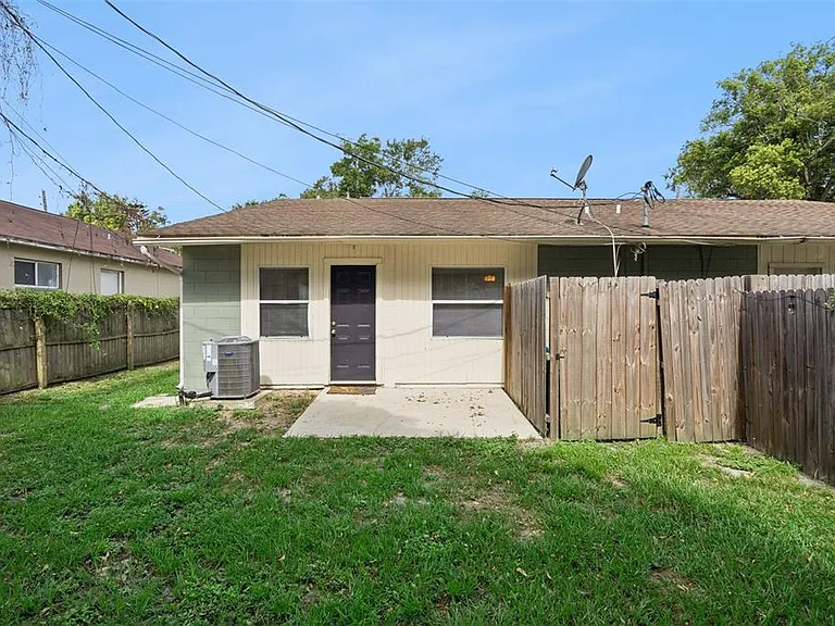 2725 Mayer St — Photo 25