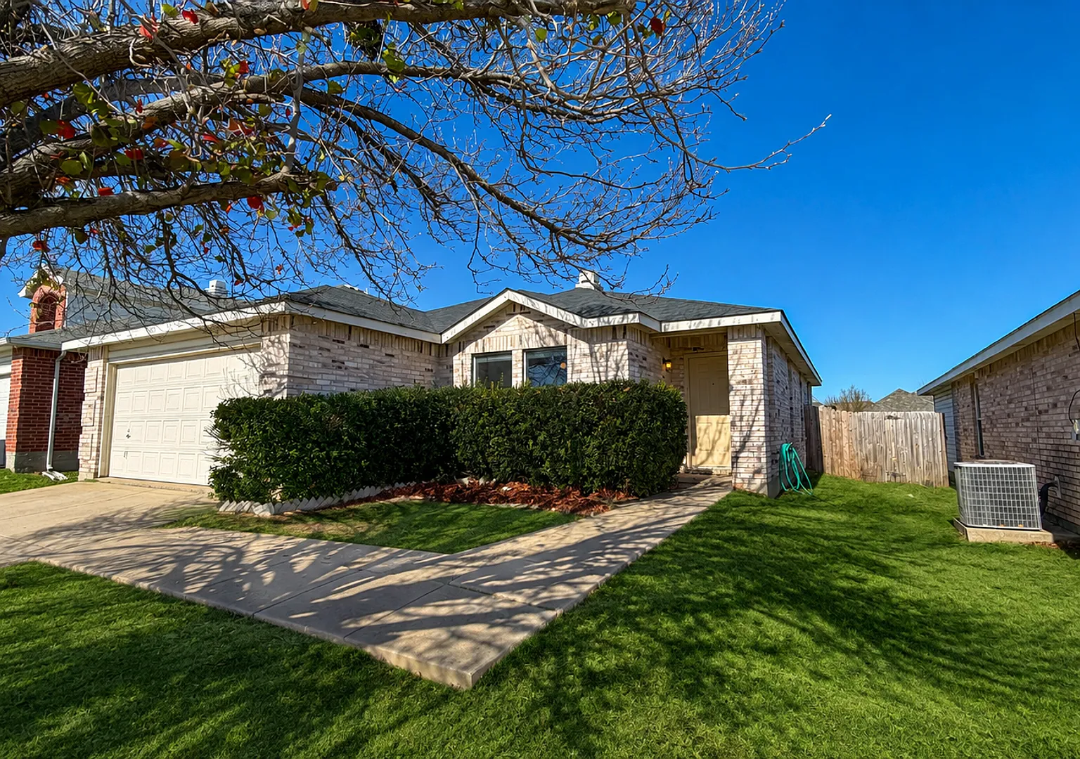 Beautiful Home in The Vineyards at Heritage Pool, Playground & Walk-to-School Location! — Photo 1
