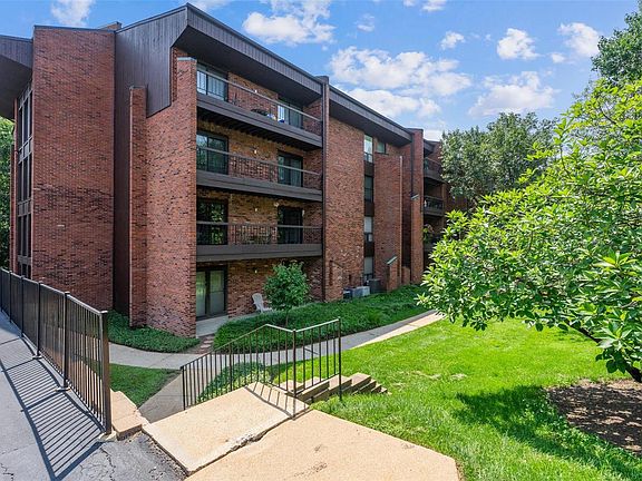 2nd image of 550 Coeur De Royale Dr APT 405