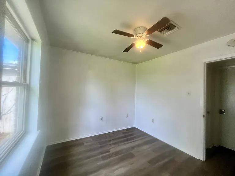 240 Azalea Dr — Photo 8